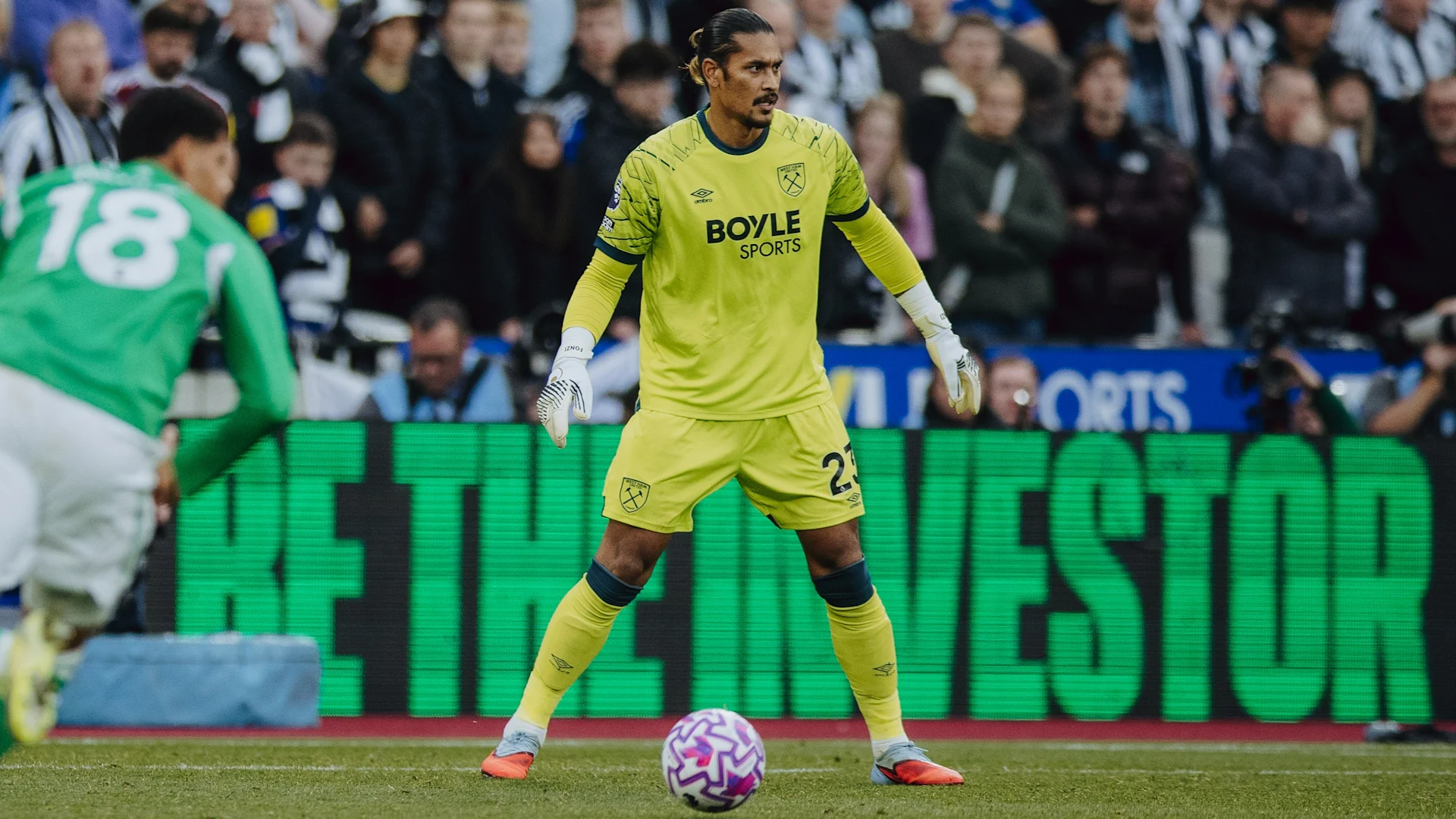 阿方斯·阿雷奥拉：从西汉姆联门将到领导者，家庭与梦想的力量