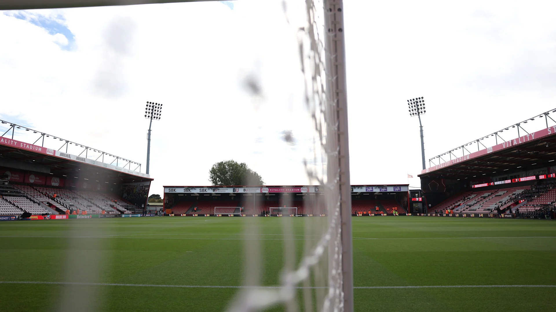 西汉姆联客战伯恩茅斯前瞻，历史性回顾与关键赛前信息揭秘！-特色图片